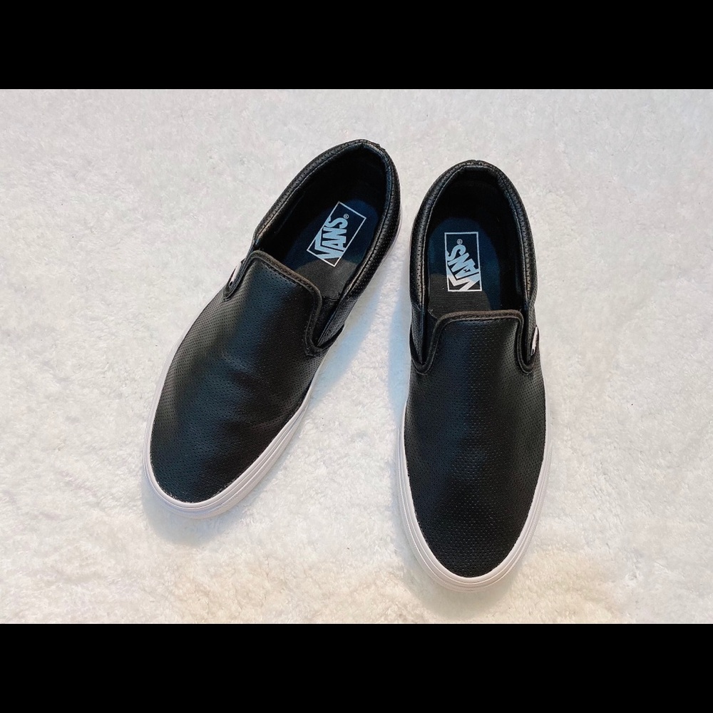 USED VANS PERF LEATHER SLIP-ON (GOOD CONDITION)